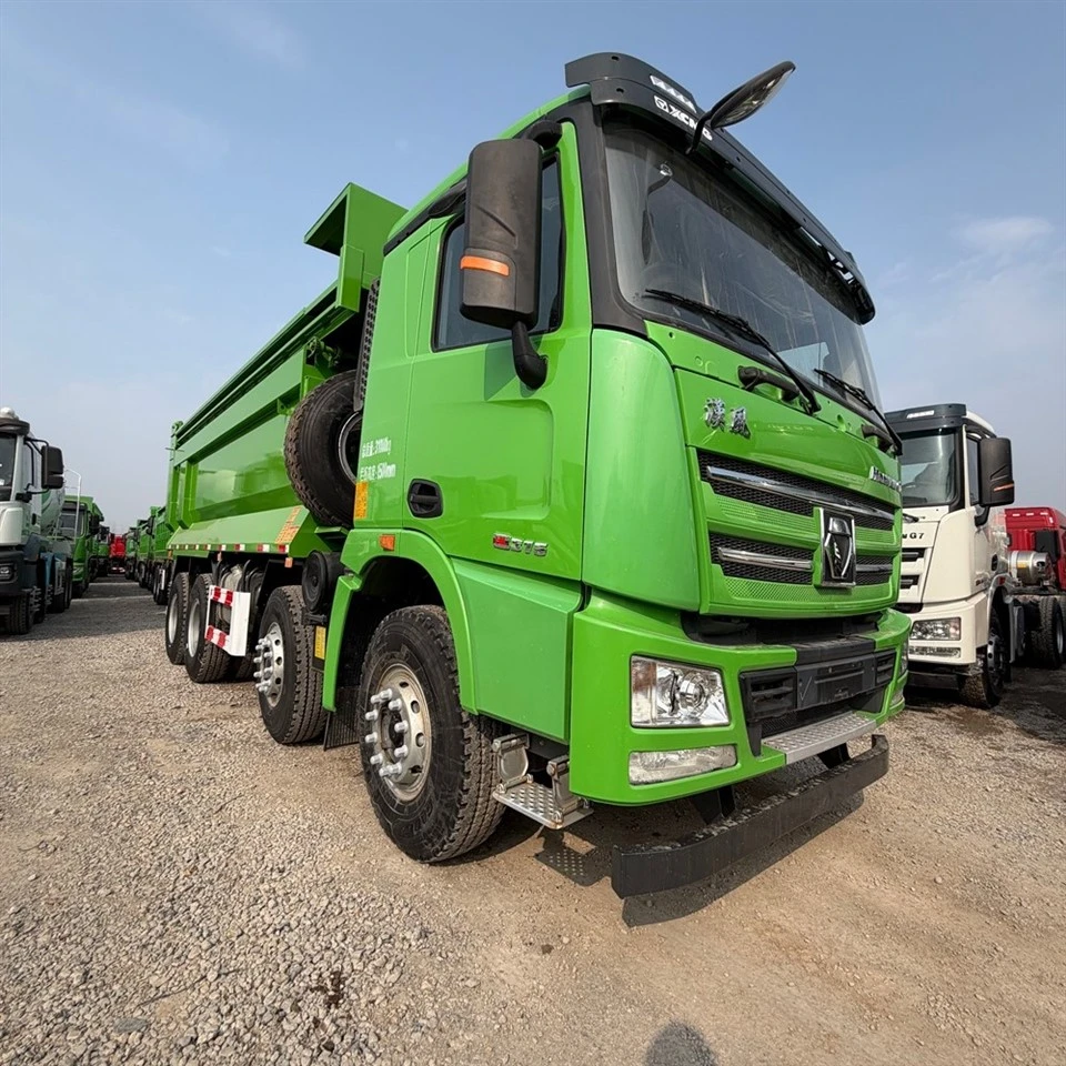 Autocarro con cassone ribaltabile 8x4