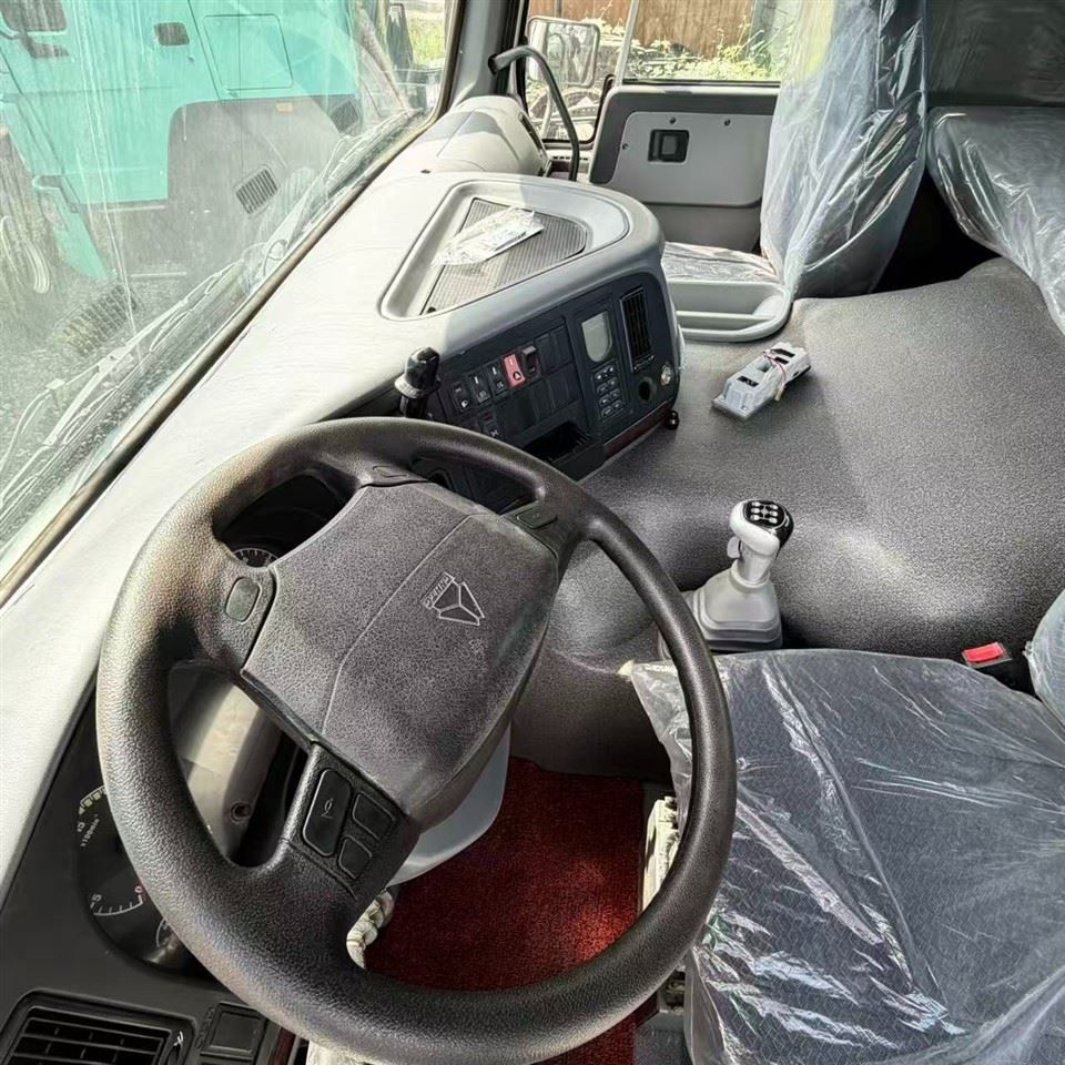 HOWO Heavy‑Duty Tractor Truck price